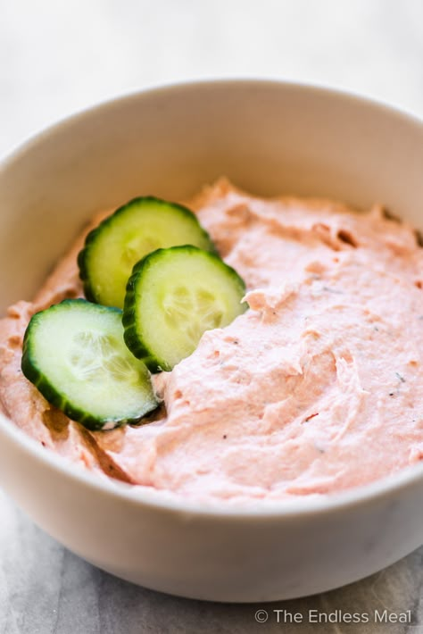 Salmon Mousse Recipe, Salmon Mousse Recipes, Mouse Recipes, Smoked Salmon Mousse, Salmon Mousse, One Bite Appetizers, Salmon Dip, Smoked Salmon Dip, Appetizers Healthy