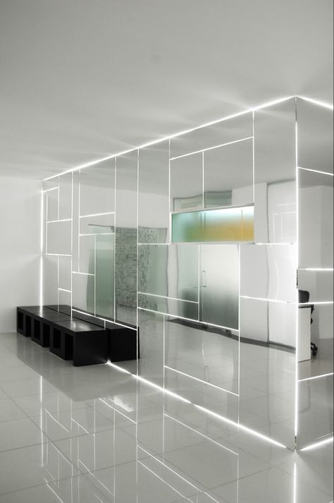 Genesis Technology Group, Head Office / Project-BD Architects Mirror Design Wall, Design Hotel, Design Del Prodotto, Mirror Designs, Commercial Design, Wall Treatments, Commercial Interiors, Retail Design, Interior Walls