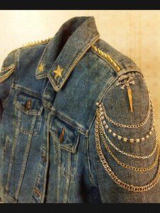 il_570xN.375519717_t1ay Chain Jeans, Customised Denim Jacket, Denim Party, Upcycled Denim Jacket, Diy Denim Jacket, Diy Jacket, Denim Ideas, Embellished Denim, Denim Diy