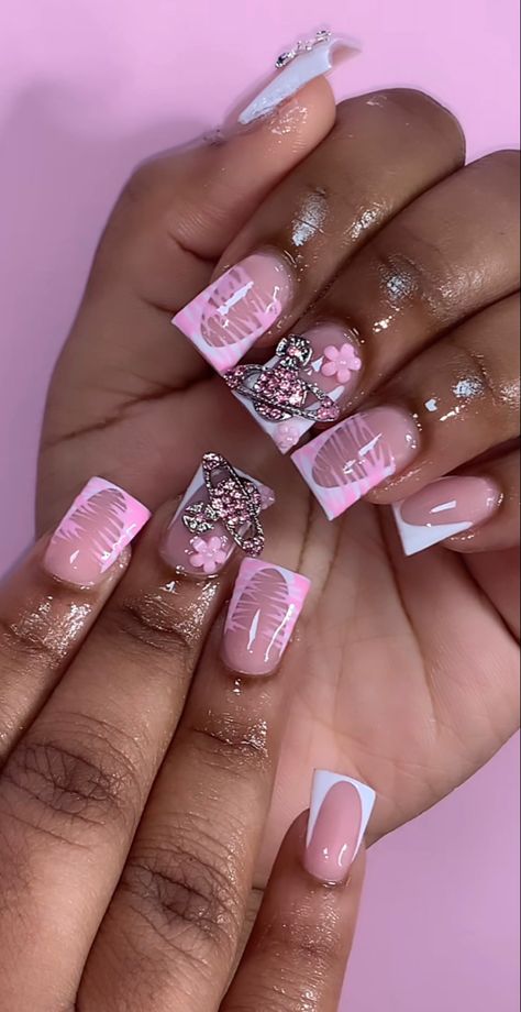 Pink Nails Cute Design, Cute Short Nail Sets Black Women, Medium Length Birthday Nail Designs, Nails For 15 Yrs Old, Pink Nail Designs Square Medium, Medium Freestyle Nails Acrylic, Cut Nail Designs, Nails For Black Skin, Pink And White Birthday Nails