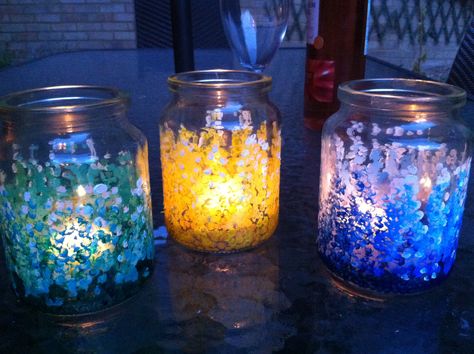 Diy Painted Candle Jars, Painting Glass Candle Jars, Candle Jar Painting Ideas, Jam Jar Decorations Ideas, Decorated Candle Jars, Candle Jar Painting, Painted Jars Aesthetic, Jar Painting Ideas, Painted Candle Jars