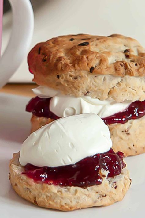 Raspberry And White Chocolate Scones, Raspberry White Chocolate Scones, White Chocolate Raspberry Scones, White Chocolate Scones, Pregnancy Recipes, Raspberry And White Chocolate, English Scones, Drop Scones, Scone Recipes