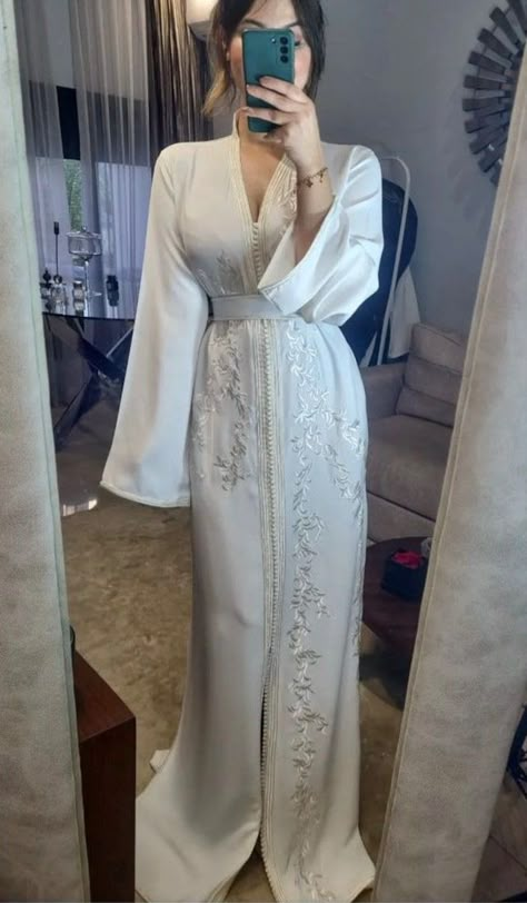 Kaftan Abaya Dubai, Moroccan Wedding Dress, Caftan Moroccan, Moroccan Kaftan Dress, Moroccan Bride, White Kaftan, Moroccan Clothing, Nikkah Dress, Kaftan Abaya