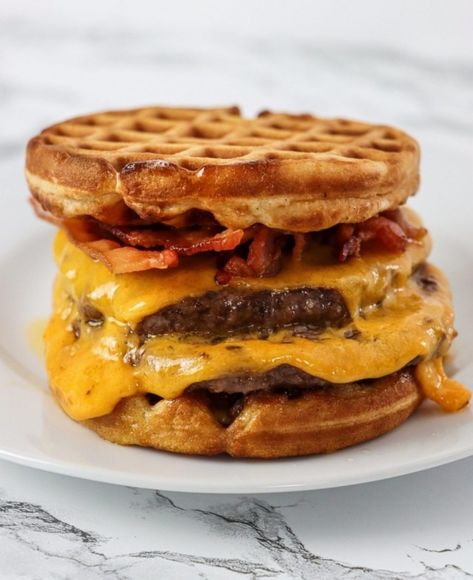 Chicken And Waffle Sliders, Waffles Ideas, Waffle Sliders, Waffle Bar, Waffle Sandwich, Cheat Meal, Chicken And Waffles, Waffle Recipes, Morning Food