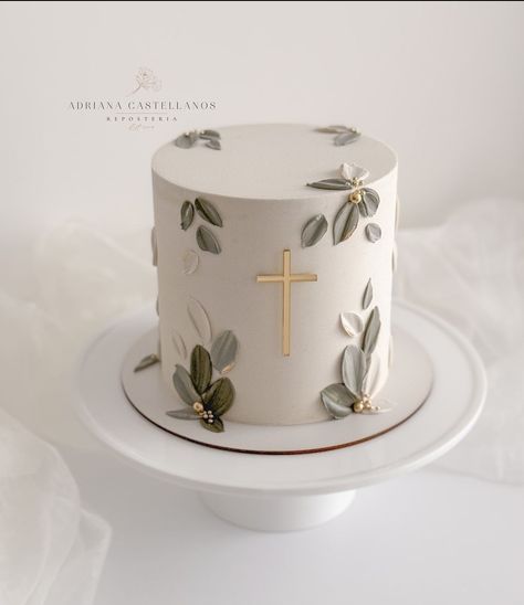 Confirmation Cakes Ideas, Aqiqah Cake Ideas, White And Beige Cake, Winter Baptism Decor, Minimalist Baptismal Cake, Simple Baptism Decor, Krstenje Ideas, Christmas Baptism Ideas, Boho Baptism Cake