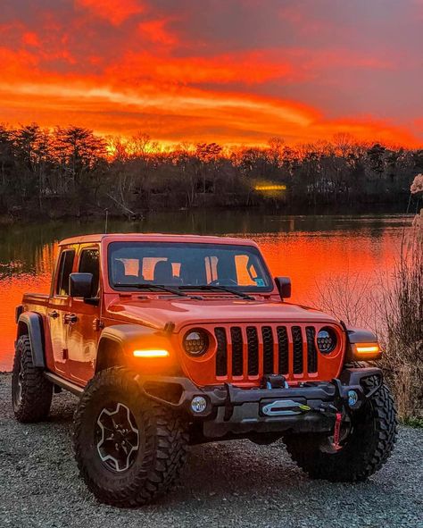 Orange Jeep Wrangler, Carros Jeep, Jeep Driving, Jeep Gladiator Mojave, Gladiator Mojave, Jeep Images, Orange Jeep, Mobil Off Road, Auto Jeep