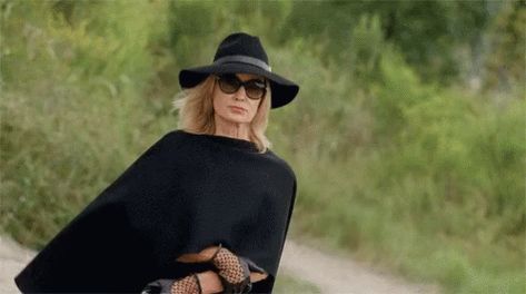 Fiona American Horror Story GIF - Fiona AmericanHorrorStory JessicaLange - Discover & Share GIFs Jessica Lange American Horror Story, Coven Fashion, American Horror Story Costumes, Fiona Goode, Famous Witches, American Horror Stories, Halloween Costumes 2014, Tv Moms, Ahs Coven