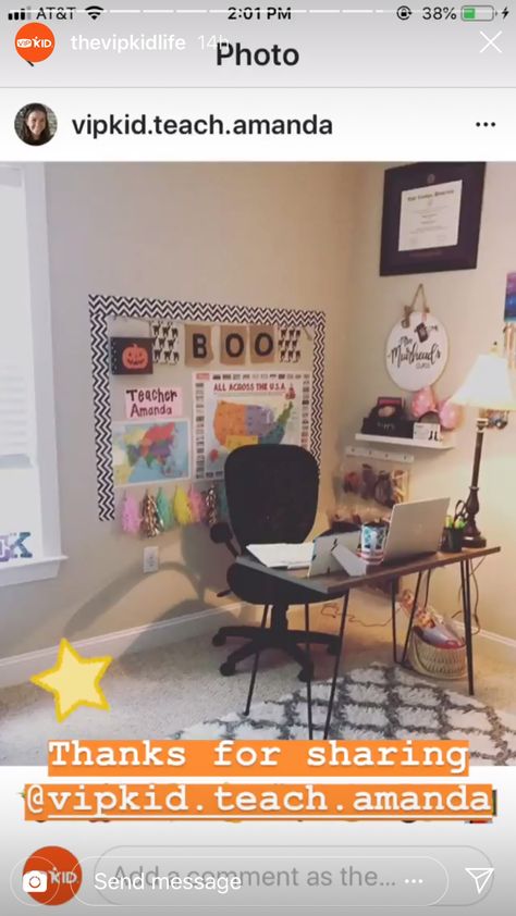 VIPKID classroom idea Online Classroom Setup, Classroom Vip Desk, Ict Classroom Decoration, Classroom Recording Booth, Virtual Teacher Home Office, Online Classroom Background, Teachers Office Ideas, Esl Classroom Decor, Virtual Classroom Rules