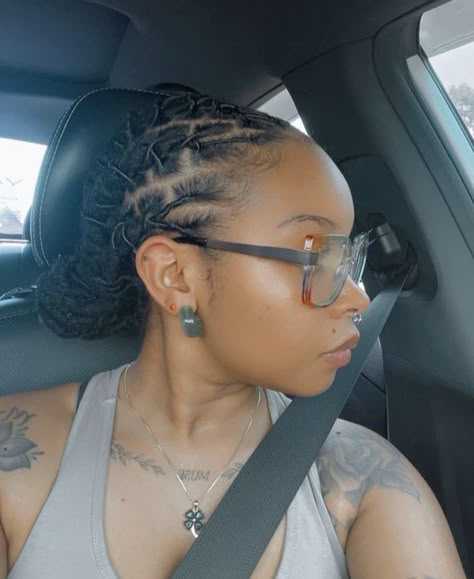 Barrel Twist Women, Dreadlocks Styles For Ladies, Female Dreadlocks Styles, Women Locs, Barrel Twist, Dreadlocks Styles, Beautiful Dreadlocks, Short Locs Hairstyles, Twist Bun