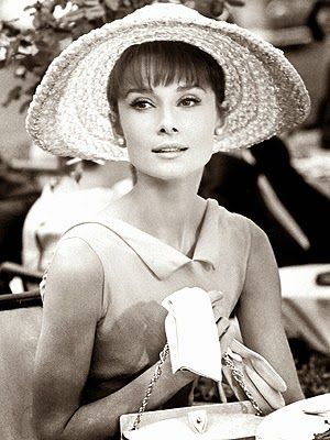 Audrey Hepburn as a Fashion Icon: Audrey Hepburn : A Fashion Icon Audrey Hepburn Outfit, Hepburn Quotes, Audrey Hepburn Photos, Audrey Hepburn Quotes, Eliza Doolittle, Holly Golightly, Veronica Lake, Audrey Hepburn Style, Natalie Wood