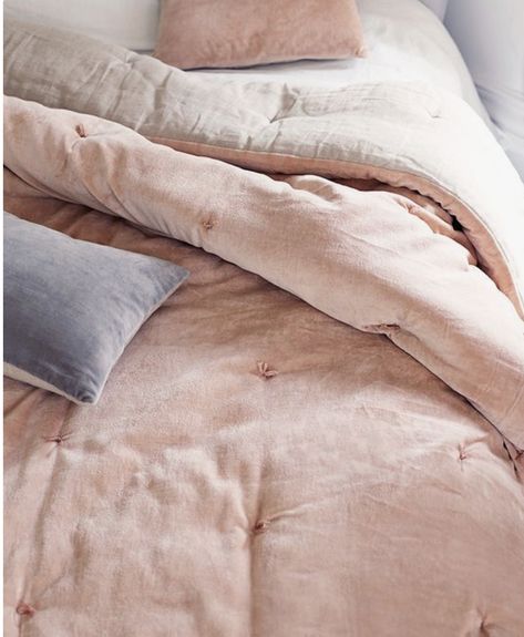 Blush Bedding, Winter Neutrals, Pink Throw, Diy Headboards, Ideas Hogar, Diy Headboard, Dream Bedroom, Bed Decor, Bedroom Inspo