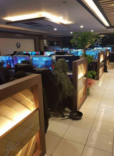 Pc Room, Korean Guy, Gaming Lounge, Gaming Center, Japanese Holidays, Game Cafe, Ghillie Suit, Desktop Setup, Suit White