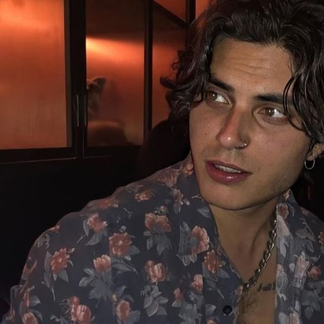 Samuel Larsen Gif, Samuel Larsen, Husband Ideas, Book Men, The Last Bookstore, Shaggy Rogers, Singer Song, Male Artist, Sirius Black