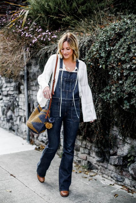 What To Wear With Overalls, Overalls Outfit Short, Overalls Outfit Winter, Overalls Outfit Aesthetic, Denim Overalls Outfit, Flare Overalls, Overalls Flare, Overalls Outfits, Overalls Summer