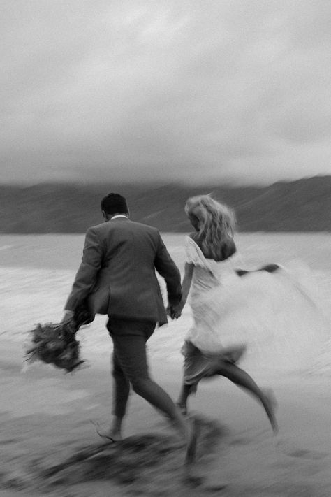 Beach Wedding Photo Inspiration, Romantic Beach Wedding Photos, Beach Wedding Ceremony Photos, Beach Bridal Photos, Elopement Mood Board, Artsy Elopement Photos, Boho Beach Engagement Photos, Hawaii Wedding Pictures, Beach Elopement Photography