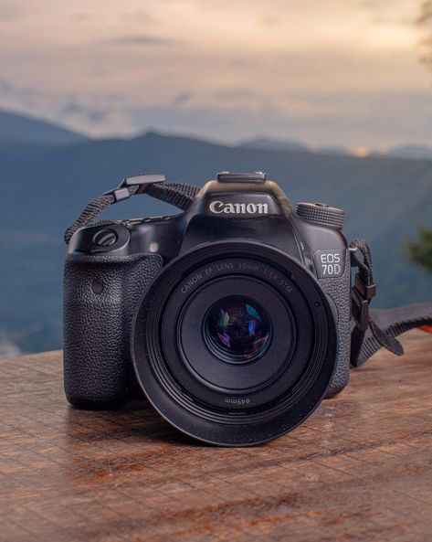 Camera Canon Lens 70D, #Canon, #Lens, #Camera Pictures Of Cameras, Camera Poster, Camera Wallpaper, Cars Theme Birthday Party, Camera Art, Camera Canon, Lens Camera, Car Themes, Canon Lens