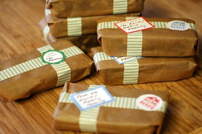 gift idea} 8x8 pan of any goodie cut into 8 bars. Wrap in parchment paper.  Tie w/ twine or ribbon since tape didn't stick well to the paper? Fudge Wrapping Ideas, Fudge Gift Packaging Ideas, Home Made Fudge Recipe, Fudge Packaging Ideas, Fudge Business, No Fail Fudge, Fudge Packaging, Paper Tie, Angry Chicken