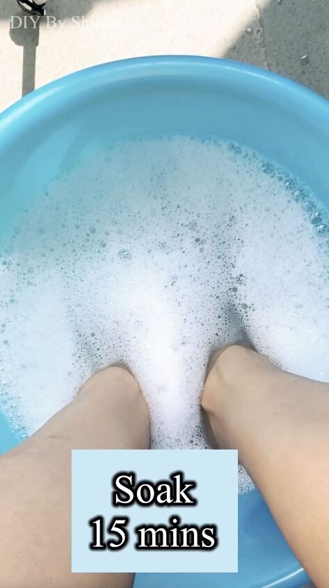 Pedicure Routine, At Home Pedicure, Pedicure Soak, Home Pedicure, Brown Hairstyles, Pedicure At Home, Foot Soak, Foot Spa, Detox Your Body