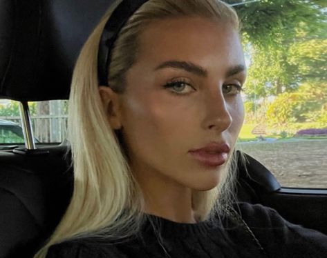 Paige Lorenze Hair, Paige Lorenze Aesthetic, Paige Lorenze Style, Talkin Tennessee, Influencer Hair, Paige Lorenze, Reader Girl, Blonde Aesthetic, Beauty Procedures