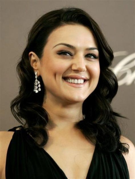 6 Reasons Why People Have Dimples On Their Cheeks Pretty Zinta, Preity Zinta, Madhuri Dixit, Kareena Kapoor, Priyanka Chopra, Bollywood Actors, Bollywood Stars, Bollywood Celebrities, Deepika Padukone