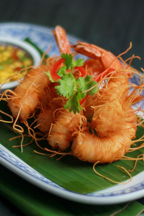 Thai New Year is 1-month away which is the perfect excuse to put your culinary skills to practice 😉 Prawns are one of the easiest types of seafood to prepare and Kung Sarong makes for an impressive Thai starter or appetiser at any dinner party, celebration or simply to eat as a light snack! 🔗Find all the ingredients available in 1-click for you with our 1-click Thai Kung Sarong recipe! Thai Starters Appetizers, Thai Appetizers, Thai Appetizer Recipes, Thai Starters, Prawn Starters, Thai Appetizer, Thai Chicken Satay, Rice Vermicelli, Light Snacks