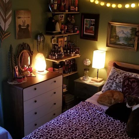 Bella's Bedroom Twilight, Bella’s Room Twilight, Bella Swan Room, Twilight Bedroom, Bella Swan Bedroom, Twilight Room, Twilight Bedroom Aesthetic, Bella Swan Aesthetic, Redecorate Bedroom