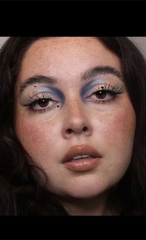 Laufey Concert Makeup, Laufey Concert, Baking Makeup, Funky Makeup, Concert Makeup, Makeup Nails Art, Pretty Makeup Looks, Makeup Looks Tutorial, Blue Eyeshadow