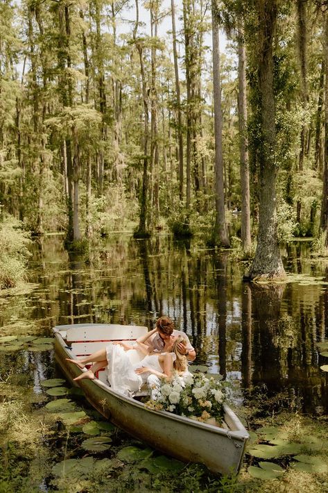 Couple Photos Summer Aesthetic | Wedding Photos Elopement | Taylor Renee’ Photos | Morgan and Adam decided to have a romantic garden engagement with engagement location ideas and candid couple photos! Get inspired by garden engagement dress inspo, engagement aesthetic, and garden couples photo poses! Book Taylor for your garden engagements or aesthetic couples photos at tayloreneephotos.com! Couples Row Boat Photoshoot, Family Countryside, Garden Of Eden Wedding, Aesthetic Wedding Photos, Wedding Photos Elopement, Candid Couple Photos, Boat Engagement Photos, Bayou Wedding, 2024 Photoshoot