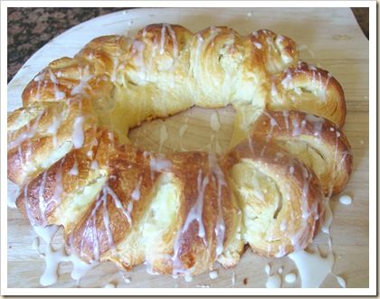 Swedish Tea Ring Recipe, Danish Ring, Almond Ring, Breakfast Danish, Bakery Goodies, Danish Bakery, Danish Recipes, Almond Filling, Scandinavian Recipes