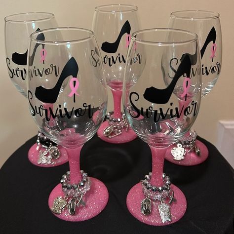 Bling Wine Glasses Rhinestones, Decorated Bottles For 21st, Diy Glitter Crafts, Decorate Wine Glasses, Diy Glitter Glasses, Blinged Bottles, Wine Glass Centerpieces, Diy Rhinestone Crafts, Birthday Wine Glasses