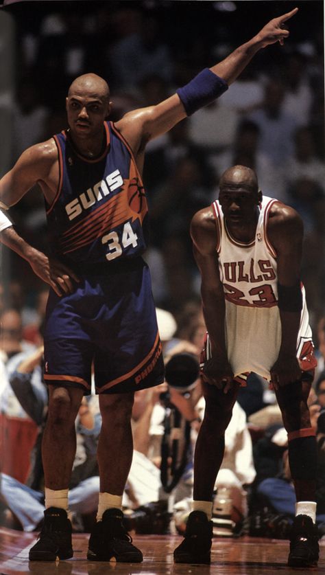 Charles Barkley and Michael Jordan Basketball Tricks, Michael Jordan Basketball, Basketball Photography, Charles Barkley, Jordan Basketball, Nba Legends, Sport Icon, Nba Stars, Sports Hero