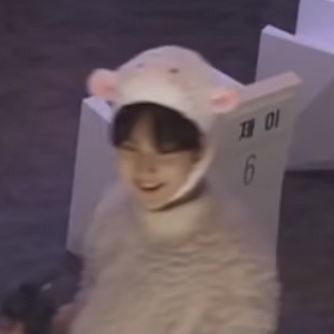 Jungwon Sheep, Iland Enhypen, Enhypen Jungwon Icon, Jungwon Icon, Enhypen Icon, Fandom Kpop, Happy Pills, Kpop Funny, Kpop Guys