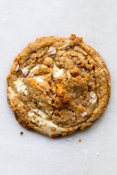 Salted Egg Yolk Cereal Cookies - Constellation Inspiration Caramelized White Chocolate Recipes, Fruity Cookies, Cereal Cookies, Salted Egg Yolk, No Egg Cookies, Salted Egg, Cereal Recipes, Chocolate Chip Cookie Dough, Chocolate Chip Cookie