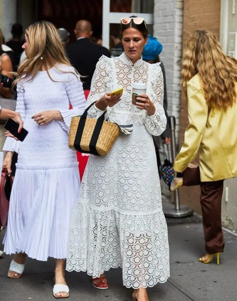 In the Mood for...White Dresses + Straw Bags. Romantic Fashion, White Sunglasses, Mode Casual, Looks Street Style, Romantic Dress, Fashion Weeks, White Dresses, Street Style Inspiration, Looks Chic