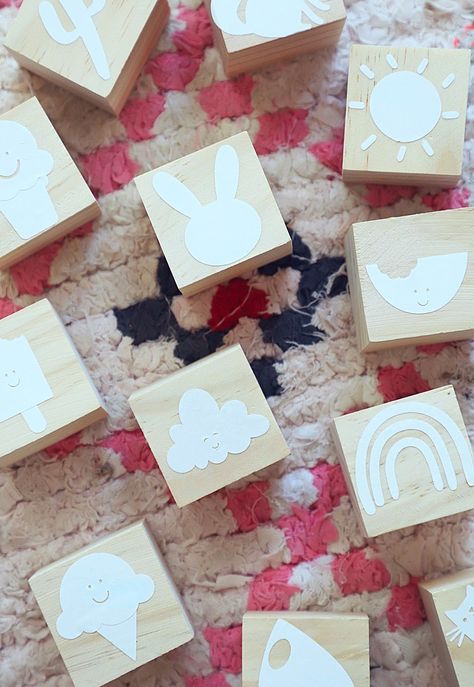 Cricut Baby Toys, Decorate Baby Blocks, Decorate Blocks For Baby Shower Ideas, Decorate A Block For Baby, Decorate A Block Baby Shower Game, Diy Baby Blocks Decoration, Baby Shower Block Decorating, Baby Blocks Baby Shower Diy, Baby Blocks Decoration