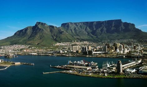 Table Mountain is a flat-topped mountain forming a prominent landmark overlooking the city of Cape Town in South Africa. It is a significant tourist attraction Table Mountain Cape Town, Tivoli Gardens, Back Bay, Table Mountain, Cape Town South Africa, Famous Places, African Animals, Africa Travel, Yellowstone National