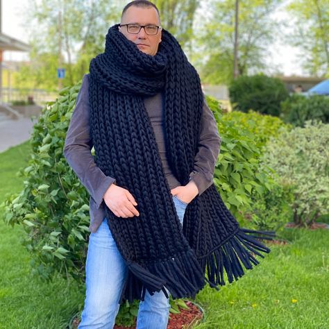 Oversized mens knit scarf - Big winter scarf - Chunky tassle Lenny Kravitz style scarf - Gifts for him Big Winter Scarf, Knit Scarf Men, Mens Knit Scarf, Lenny Kravitz Style, Mens Knitted Scarf, Scarf Chunky, Mens Knit, Style Scarf, Lenny Kravitz