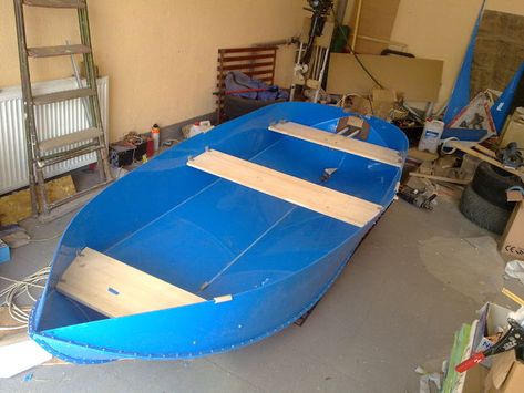 DIY PORTA BOTE. INSTRUCTABLES Rc Boats Plans, Folding Boat, Wood Boat Plans, Plywood Boat Plans, Plywood Boat, Make A Boat, Duck Boat, Wooden Boat Building, Build Your Own Boat