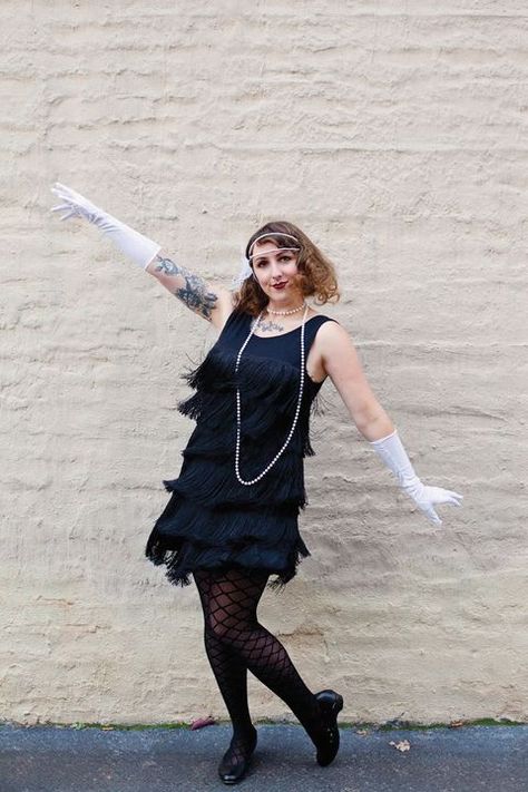 80 Easy Halloween Costumes for Women 2020 - Last-Minute DIY Costumes Diy Flapper Costume, Diy Flapper Dress, Flapper Costume Diy, Creative Halloween Costumes Diy, Easy Halloween Costumes For Women, Meme Costume, Robe Diy, 1920s Costume, Diy Costumes Women