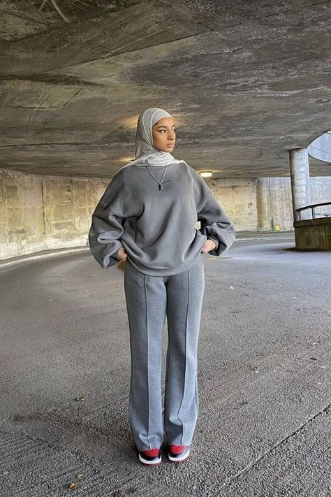 #hijab #hijabfashioninspiration #hijabfashion #hijabfashioneiddress #hijaboutfit #hijabootd #hijaboutfitideas #hijaboutfitmuslimfashion @hijabset Simple Hijab Outfit, Ensemble Hijab, Stylish Outfits Casual, Simple Hijab, Diy Vetement, Stylish Work Outfits, Hijab Outfit, Casual Sets, Casual Style Outfits