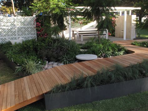 Easy visitor access with a ramped deck through the garden Accessible Ramp Landscape, Garden Ramp Design, Outdoor Ramp Design, House Ramp Design, Ramp Landscape, Garden Ramp, Disabled Ramps, Porch With Ramp, Ada Ramp