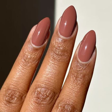 25 Fall Nail Ideas To Get You Ready For The Season Nails Design On Black Women, Mauve Pink Nails Design, Mauve Brown Nails, Fall Nails Natural Nail, Fall Nails Oval, Brown Pink Nails, Nail Colour Ideas, Cranberry Nails, Dusty Pink Nails