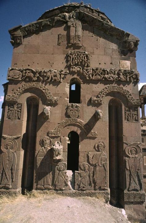 Van Turkey, Armenian Church, Armenian History, Orthodox Cathedral, Architecture Unique, Abandoned Churches, Sacred Architecture, Island Lake, Old Churches