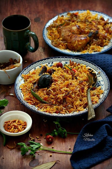 Kabsa Recipe Chicken, Kabsa Recipe, Algerian Food, Middle East Food, Arabian Food, Middle Eastern Dishes, Eastern Cuisine, Chicken Spices, Middle Eastern Recipes