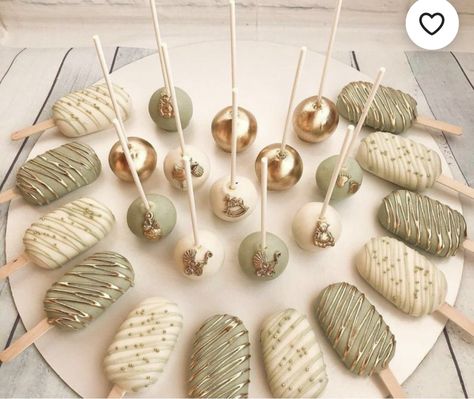 Gold Cakesicles, Decorated Cake Pops, Gold Cake Pops, Macaroon Wedding Cakes, Gender Reveal Cake Pops, Pink Cake Pops, Baby Shower Garland, Wedding Cake Pops, Christmas Cake Pops