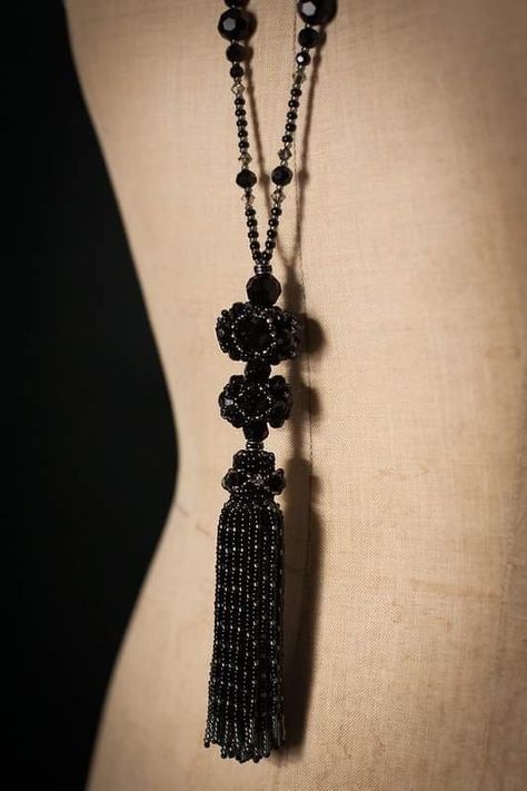 Long Necklace Outfit, Black Long Necklace, Necklace Outfit, Beaded Beads, Handmade Jewel, Beaded Jewellery, Long Necklace, Tassel Necklace, Beaded Jewelry