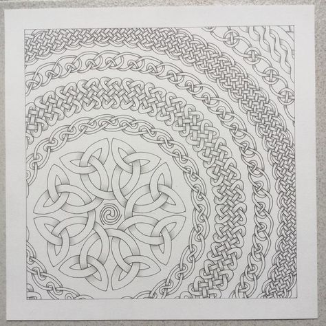 Celtic Knot Mandala, Celtic Doodles, Celtic Border, Celtic Quilt, Celtic Mandala, Petit Tattoo, Celtic Knot Designs, Celtic Dragon, Celtic Patterns