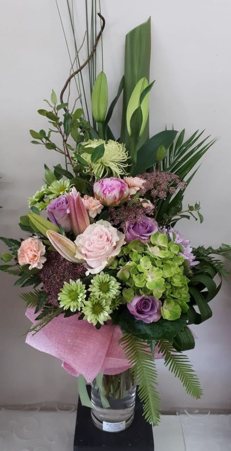 Large Vase Flower Arrangements, Unusual Flower Arrangements, Big Flower Arrangements, Glass Decor Ideas, Grocery Store Flowers, Tulip Arrangement, Tall Flower Arrangements, Hydrangea Flower Arrangements, Vase Bouquet