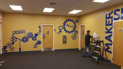 Canterbury School of Florida Gear Wall - Makerspace Makerspace Room Design, Stem School Design, Stem Room Design, Stem Mural, Maker Space Design, Makerspace Decor, School Makerspace, Stem Classroom Decor, Stem Room