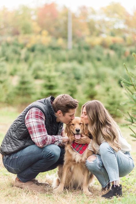 Winter Photoshoot Outfit Ideas, Photoshoot Outfit Ideas Family, Winter Photoshoot Family, Christmas Card Pictures Couples, Family Winter Photoshoot, Christmas Card Photo Ideas With Dog, Tree Farm Minis, Christmas Card Outfits, Christmas Tree Farm Pictures